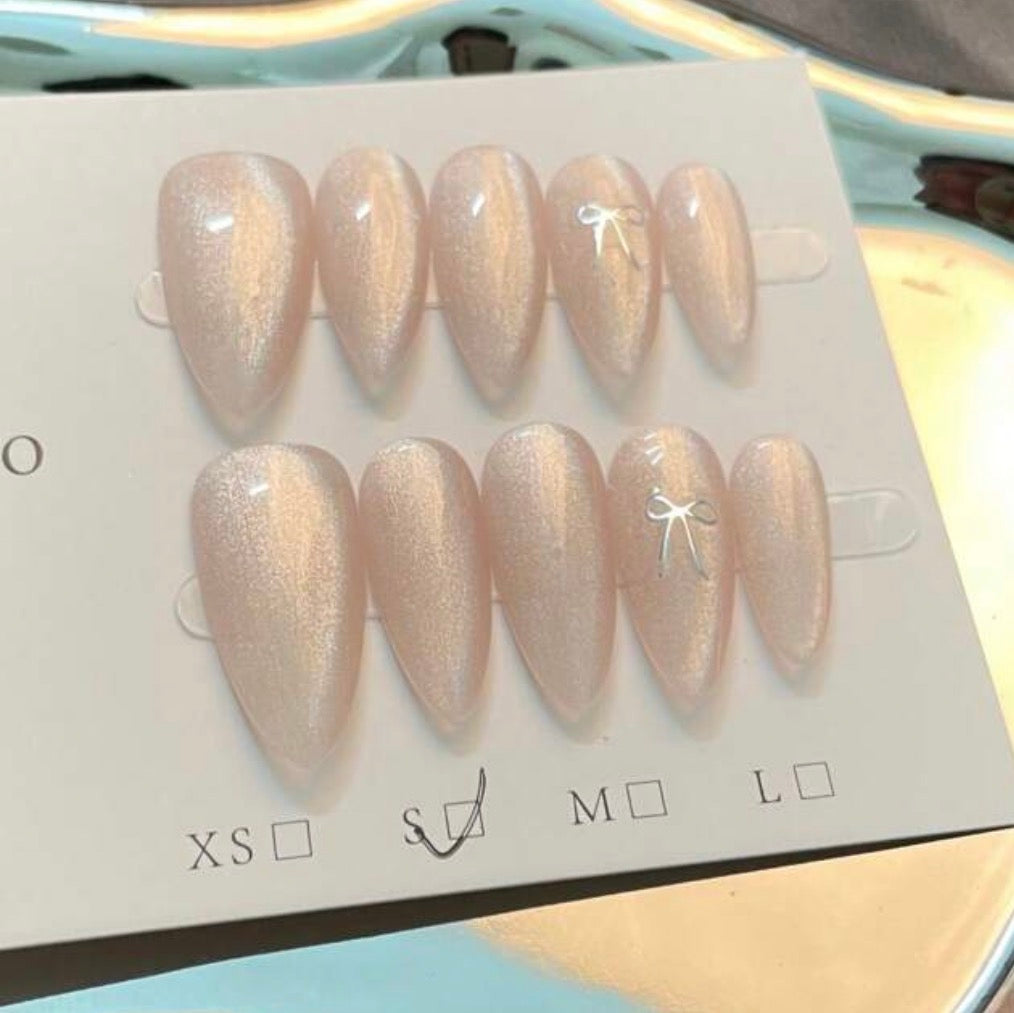 Handmade Press-On Nails / أظافر تركيب مصنوعة يدويًا