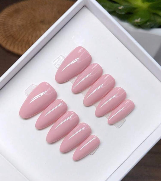 Handmade  press on nails.   أظافر تركيب مصنوعة يدويًا