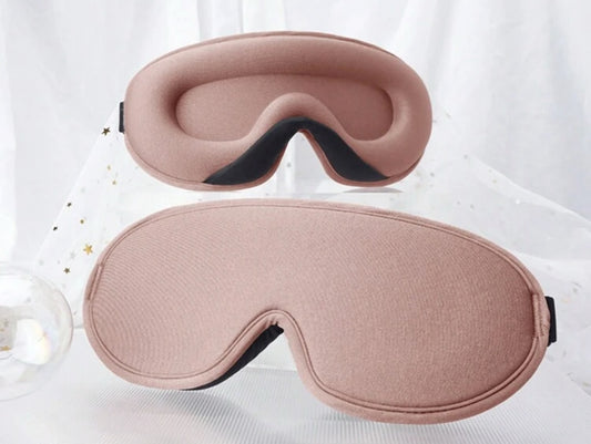 PURE SILK SLEEPING MASK. FULL BLACK OUT EFFECT AND EXTRA GENTLE FOR EYES AND FACE.
